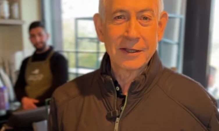 U raportua se është vrarë, shfaqet Netanyahu: Po vdes vetëm për kafe