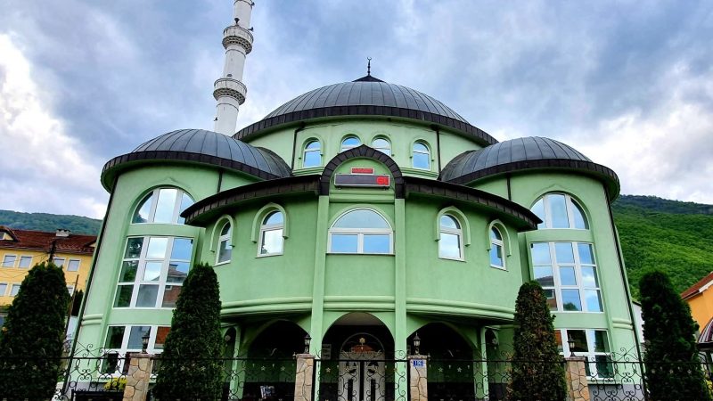 Ja sa para u vodhën nga arka e xhamisë në Sllatinë