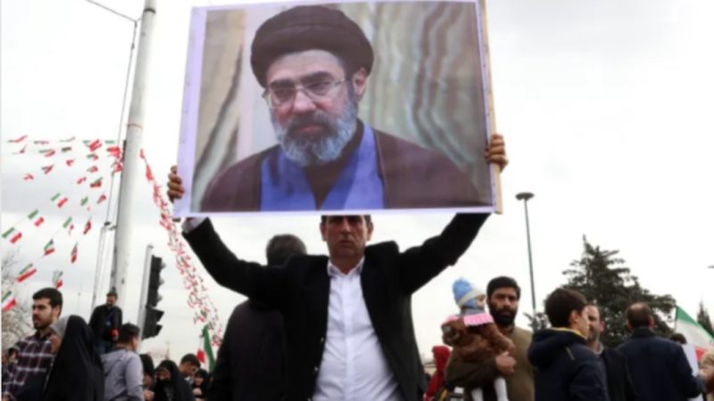 Mediat iraniane: Lideri i ri Suprem është zgjedhur, çfarë pritet?