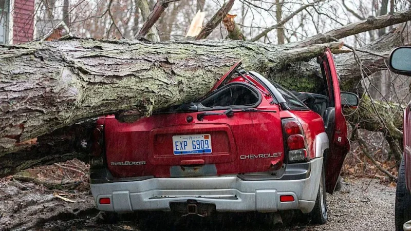 Gjashtë të vdekur pasi tornadot godasin Michiganin dhe Oklahomën