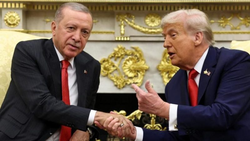 Erdogani telefonon Trumpin, Turqia e gatshme për sulm