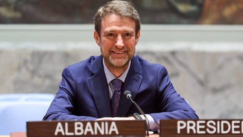 SKANDAL| Ministri i jashtëm i Shqipërisë, shqiptarët e Maqedonisë i quan “idiota”