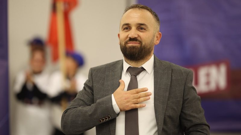 Edhe pse e përkrahën në betejën kundër VMRO-së pa rezërve, Haqim Ramadani u “sulet” gazetarëve dhe mediave