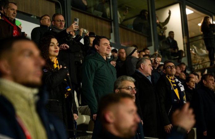 Kurti falënderon lojtarët: Edhe sot e çdo ditë tjetër, forca Kosovë