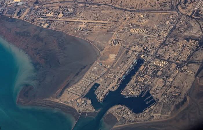 Hapja e Hormuzit i mundëson Irakut të eksportojë mbi 20 milionë fuçi naftë