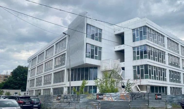 Gjykimi për Teatrin dhe Bibliotekën e Tetovës: Ministria e Kulturës nuk ka konstatuar dëm financiar, gjykata kërkon superekspertizë të re