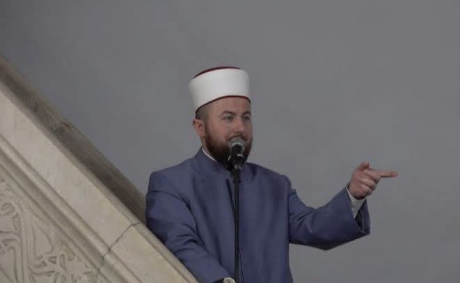 Reagon Imami i “Jahja Pashës”: Janë ndërprerë vetëm ligjeratat vullnetare, vazhdoj të jem hatib në xhami