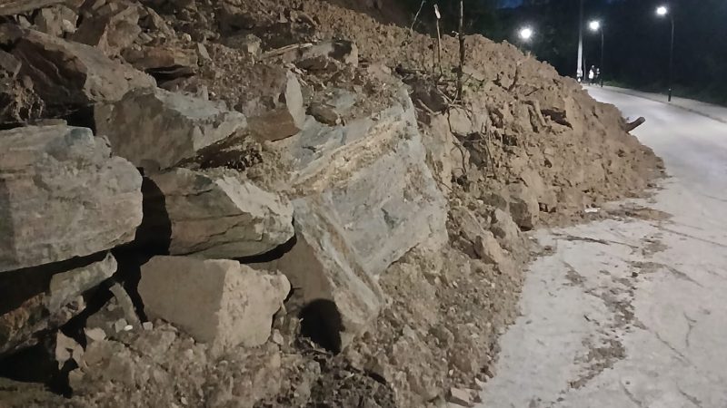 Rrëshqitje dheu në rrugën e Banjës në Tetovë, problem i përsëritur pavarësisht masave