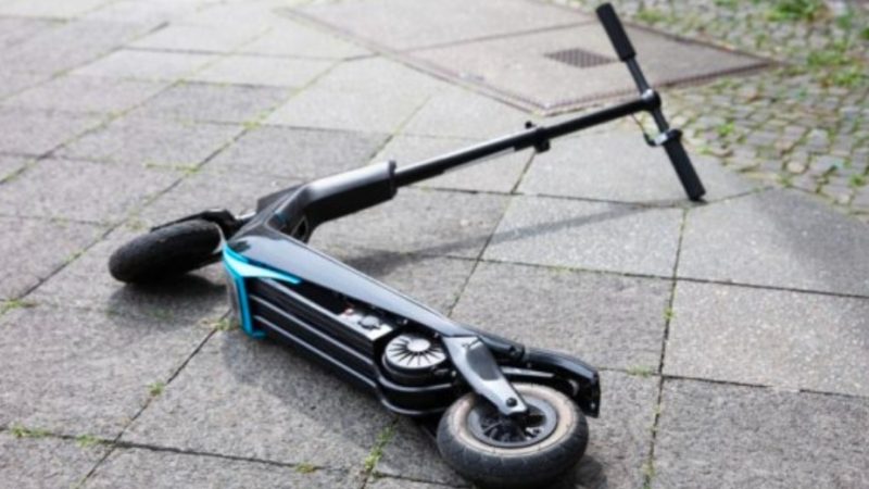 Lëndohet rëndë një 12-vjeçare, pasi u rrëzua nga trotineti elektrik