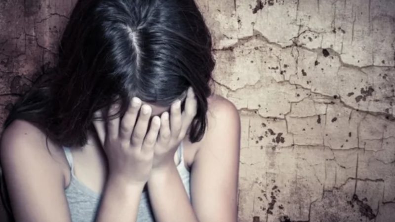 Gostivar: Punonjësi i shkollës shantazhoi me foto eksplicite dhe përdhunoi 14-vjeçaren, Prokuroria nis hetimet