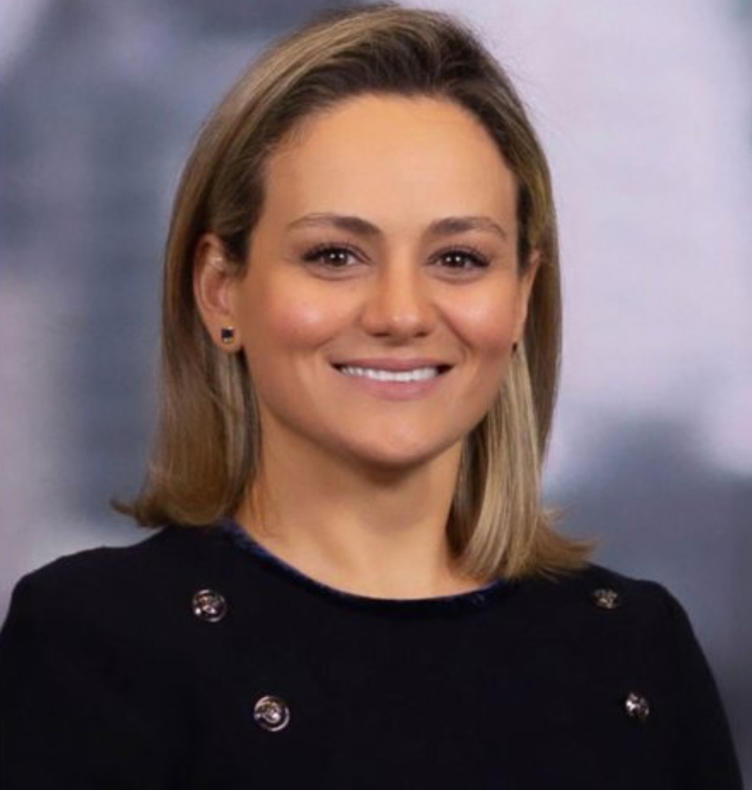 Drejtoresha shqiptare nën akuzë  ka kërcënuar puntorin   Nëse nuk e bën me mua  do të shkatërroj    Ja detajet