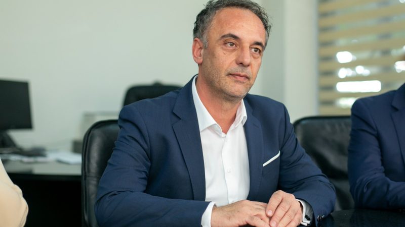 Azir Aliu: Arben Fetai nuk shkon në punë dhe as në mbledhjet e Qeverisë