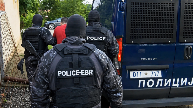 Aksion policor në Maqedoni – vihen në pranga mjek dhe të punësuar shëndetësor, “kanë futur ilegalisht preparate për botoks”(DETAJE)