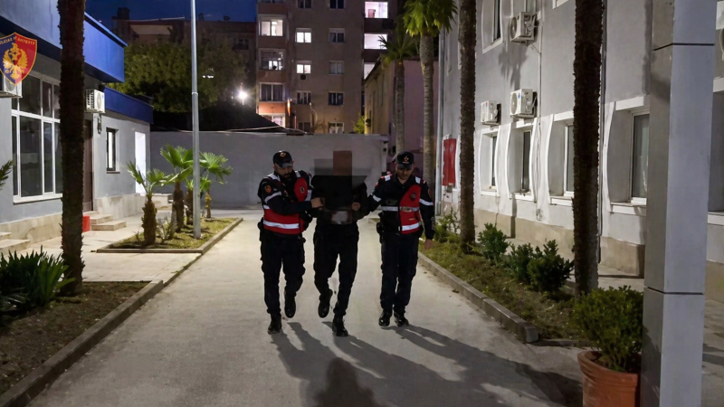 Arrestohet një shtetas i Maqedonisë në Vlorë, e kishte kthyer banesën me qira në “bazë droge”