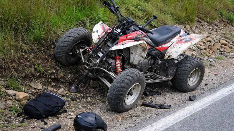 Aksidentohet katërcikleta në rrugën Dobrosht–Odër, dy persona përfundojnë në spital