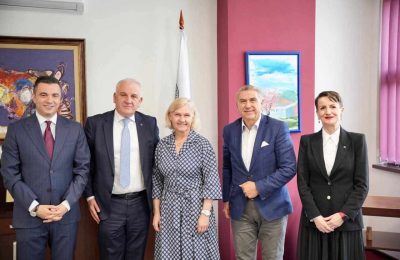 Ambasadorja e Norvegjis, Kristin Melsom viziton UEJL-në dhe takon rektorin Ibraimi