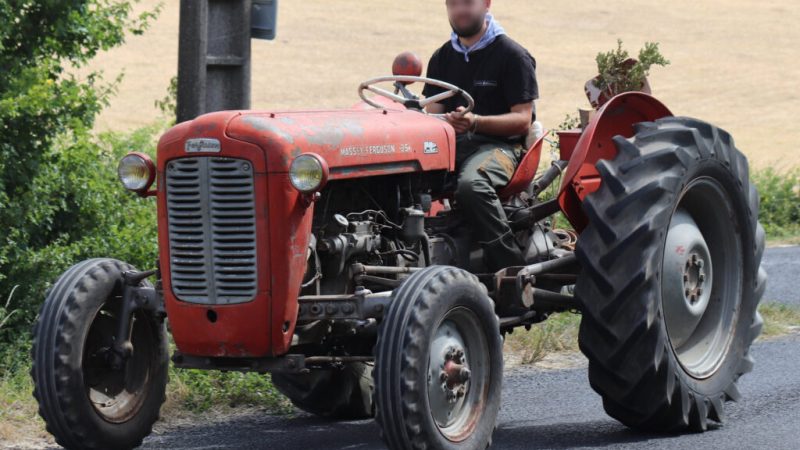66 vjeçarit i meret traktori, u kap duke e vozitur pa leje