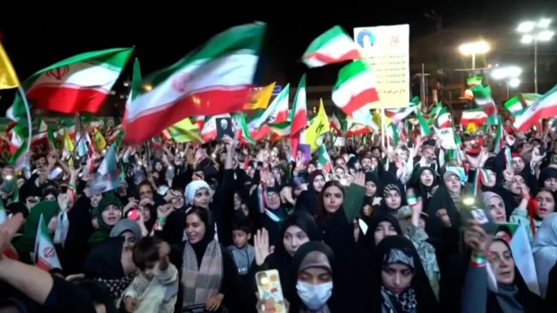 Tubim pro-Iran në Teheran/ Protestuesit sfidojnë Trump: Nuk guxon të sulmojë më