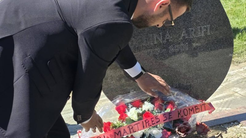 Memishi bën homazhe për dëshmorët e kombit: Sakrifica e tyre mbetet udhërrëfyes për brezat që vijnë