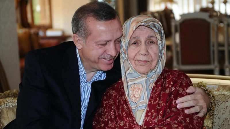 Dita e nënës, Erdogan: Janë shtylla kryesore e familjes sonë