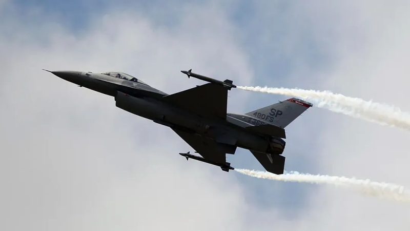 SHBA nis sulmet, bombardon Iranin- ja detajet