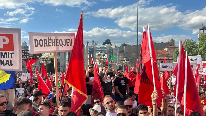 Protesta për gjuhën shqipe në Shkup, arrestohen tre studentë