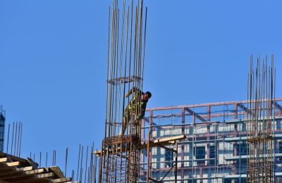 Dy punëtorë indianë lëndohen rëndë në kantier ndërtimi në Banjicë të Gostivarit