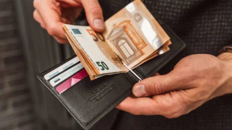 Tetovarja i merr 18 mijë euro 38-vjeçarit nga Kosova duke i thënë se është shtatzënë me të