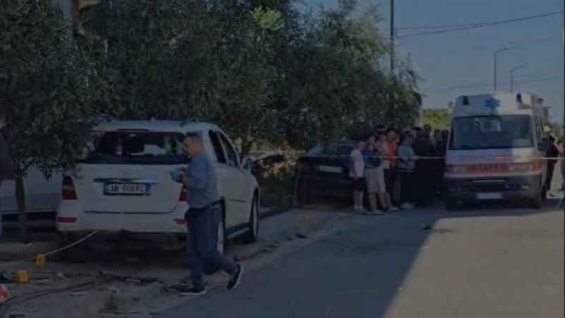 Tragjedi në Durrës, vetura përplas tre fëmijë derisa po luanin në trotuar – dy humbin jetën