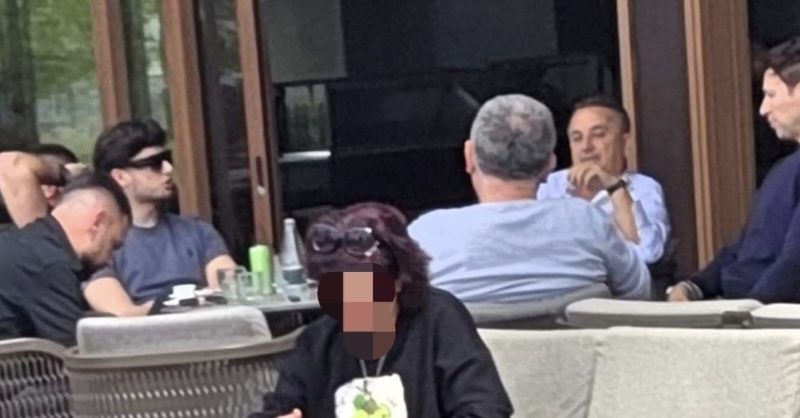 Ambasadori i Shqipërisë, Mejdani, në takim me studentët organizatorë të protestës së 18 majit