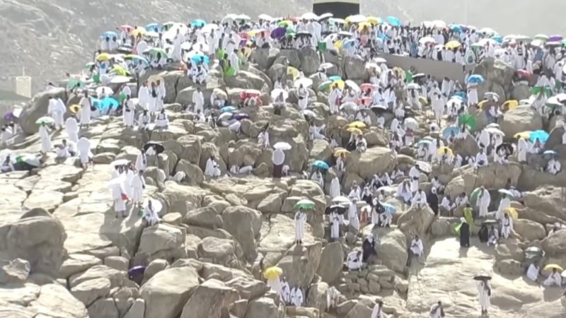 Miliona besimtarë në Arafat, dita kryesore e pelegrinazhit të Haxhit