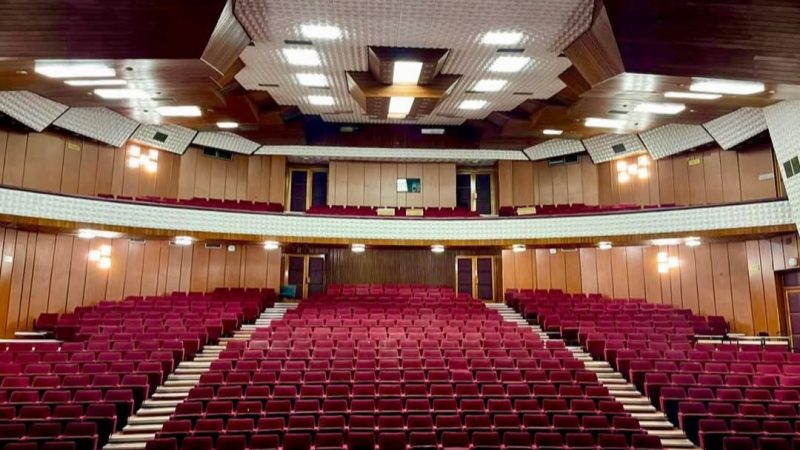 Albulena Haxhiu të shtunën në Tetovë, VV organizon tubim në Pallatin e Kulturës