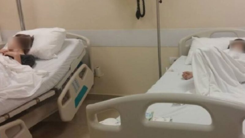 Rreth 20 nxënës dhe një mësues përfundojnë te mjeku, dyshohet për helmim ose virus