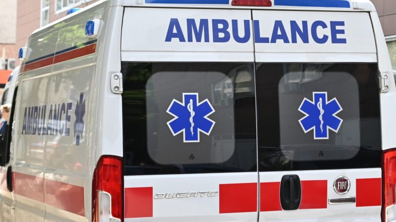 Një grua nga Shkupi përfundon në spital me lëndime të rënda – një shofer e goditi atë dhe një këmbësor tjetër me një makinë