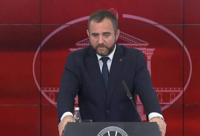 Një ditë pas paralajmërimit të Toshkovskit, policia në aksion! Kapet 15-vjeçari që drejtonte motoçikletë me një rrotë!