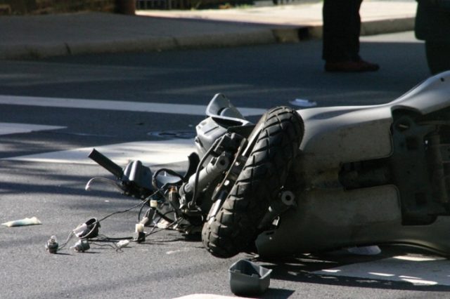TRAGJEDI, tronditet Maqedonia – humb jetën i riu pas përplasjes me motor