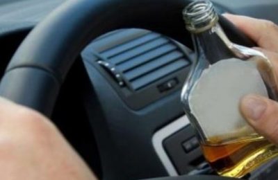 I moshuari në një qytet të Maqedonisë kapet nga policia i dehur në timon