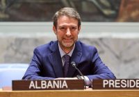 Ministri i jashtëm i Shqipërisë që i quajti “IDIOT” shqiptarët e Maqedonisë, dënon përdhosjen e flamurit Izraelit