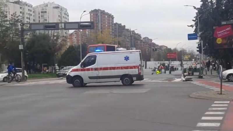 Makina përplas 78-vjeçaren në Shkup, gruaja pëson lëndime të rënda