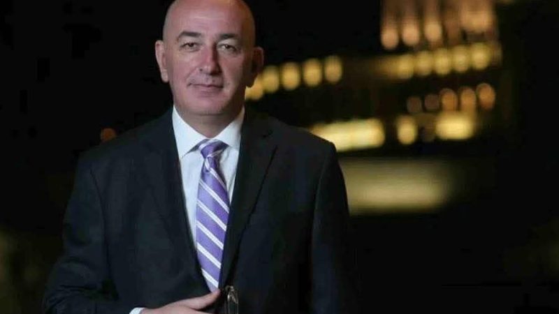 Lot dhe kujtime për Arsim Zekollin: Në tavolinën e tij u la kafja dhe libri i përhershëm