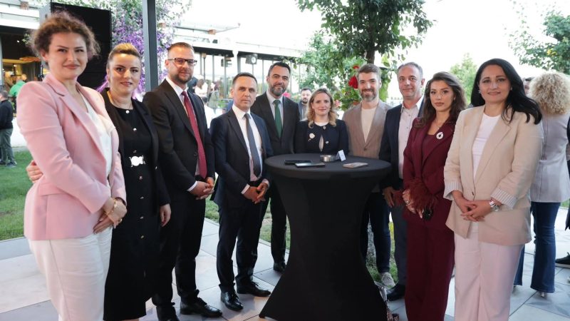 Kasami, Memishi dhe funksionarë të VLEN-it në pritjen e Kurtit për 21-vjetorin e Vetëvendosjes