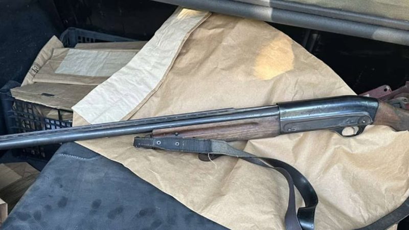 Arrestohen dy persona nga rrethina e Shkupit, në veturë u gjetën pushkë gjuetie