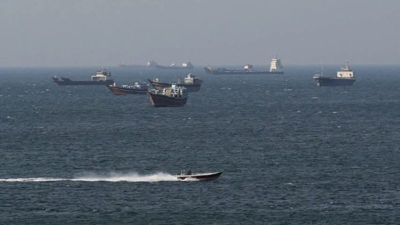 Ngushtica e Hormuzit në qendër të marrëveshjes SHBA-Iran, anijet do kalojnë falas për 60 ditë