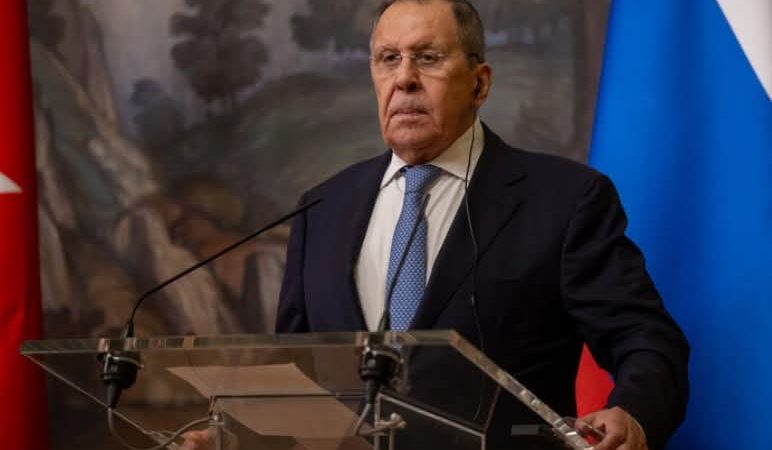 Lavrov akuzon Perëndimin: BE-ja po shndërrohet në një bllok ushtarak kundër Rusisë