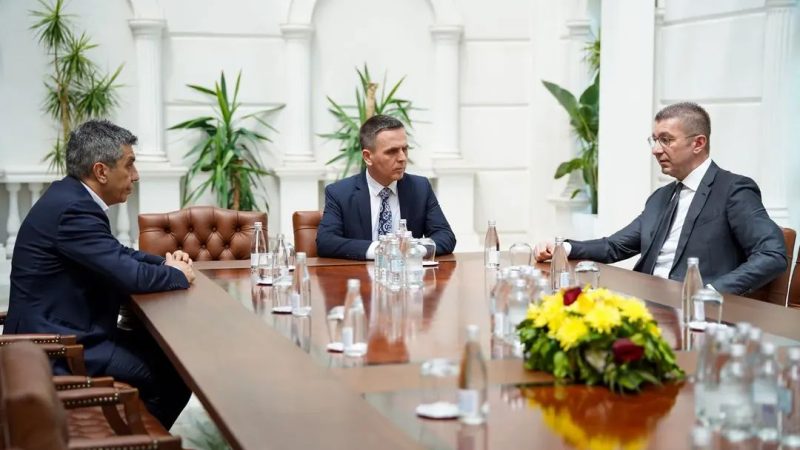 Riformatimi i qeverisë, Mickoski takohet me krerët e VLEN-it