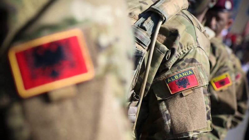 Shqipëria merr 302 milionë dollarë hua nga SHBA-ja për modernizim ushtarak