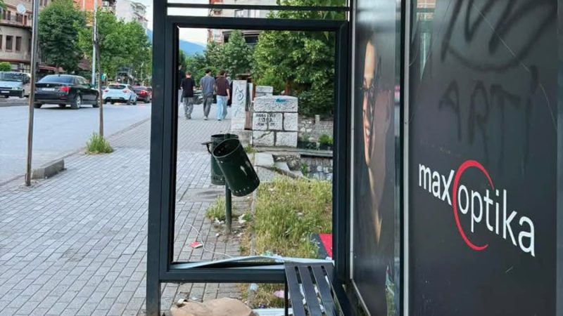 Dëmtohet stacioni i autobusëve te Gjykata e Tetovës