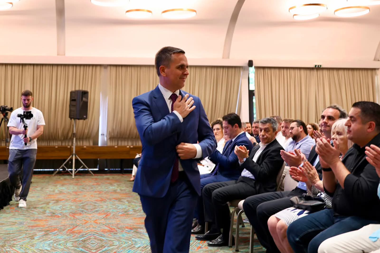 Kasami me mesazh për funksionarët e VLEN it  Funksioni është borxh ndaj qytetarëve  jo privilegj