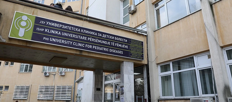 Helmohet me barna një 5-vjeçar nga Gostivari, dërgohet në Klinikën e Fëmijëve në Shkup