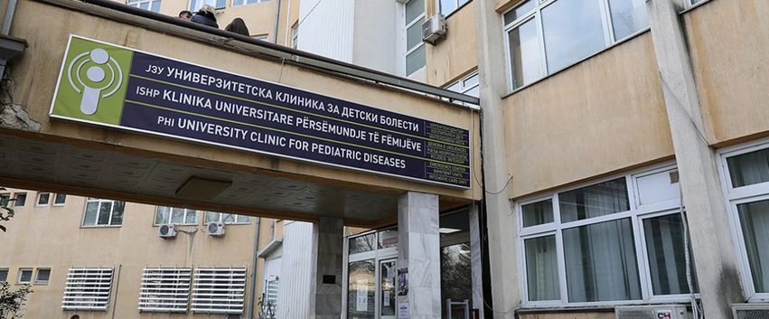 Helmohet me barna një 5 vjeçar nga Gostivari  dërgohet në Klinikën e Fëmijëve në Shkup
